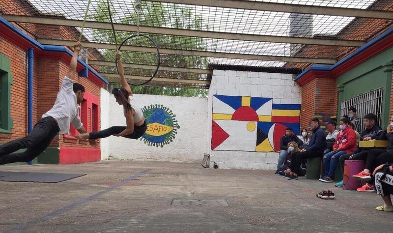 Cirkus Life, danza con aros en el aire