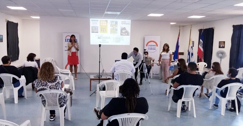 Funcionarios en el comienzo de la capacitación