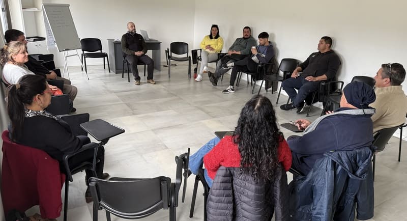 Funcionarios y psicólogo