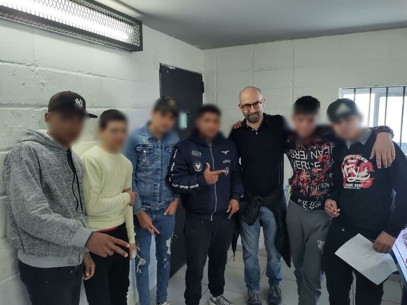 Jóvenes con Seth Michelson