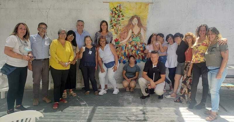 Jóvenes y autoridades del Centro, arquitecto y de Olivera