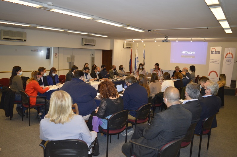 Salón con los participantes