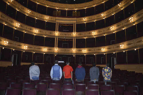 Los jóvenes del Centro CIAM hicieron una salida recreativa al Teatro Solís